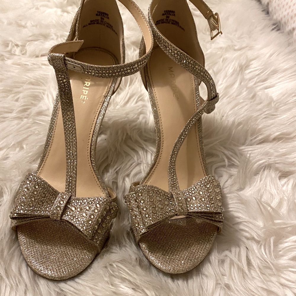 Cute sparkling sandals-Night Out!